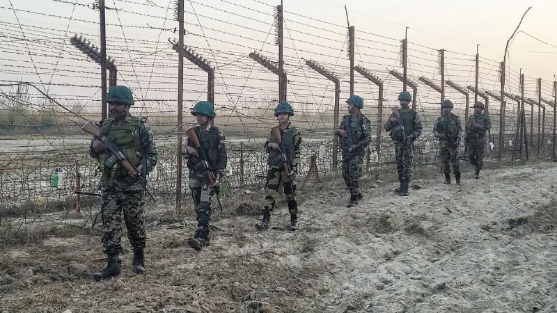 बांग्लादेशी तस्करों ने BSF जवान का किया अपहरण, घनी धुंध का उठाया फायदा, BGB के हवाले किया​