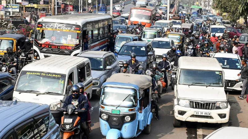 Delhi Pollution: दिल्ली में Ola-Uber, ई-बसों के लिए अलग रूट, प्रदूषण को लेकर क्या है सरकार का प्लान?