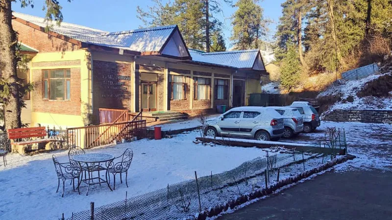 Himachal Snowfall: हिमाचल के निचले इलाकों में घना कोहरा, विजिबिलिटी गिरी, इस दिन से होगी बर्फबारी!