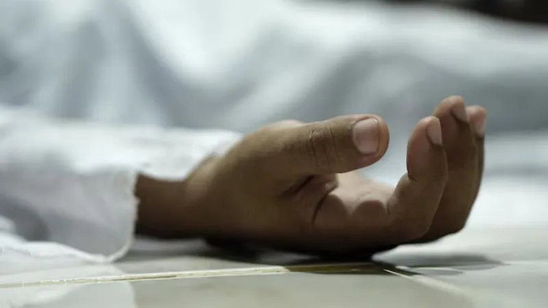 अरे बाप रे! पालतू कुत्ता हो गया बीमार, परेशान होकर दो सगी बहनों ने फिनायल पीकर दे दी जान