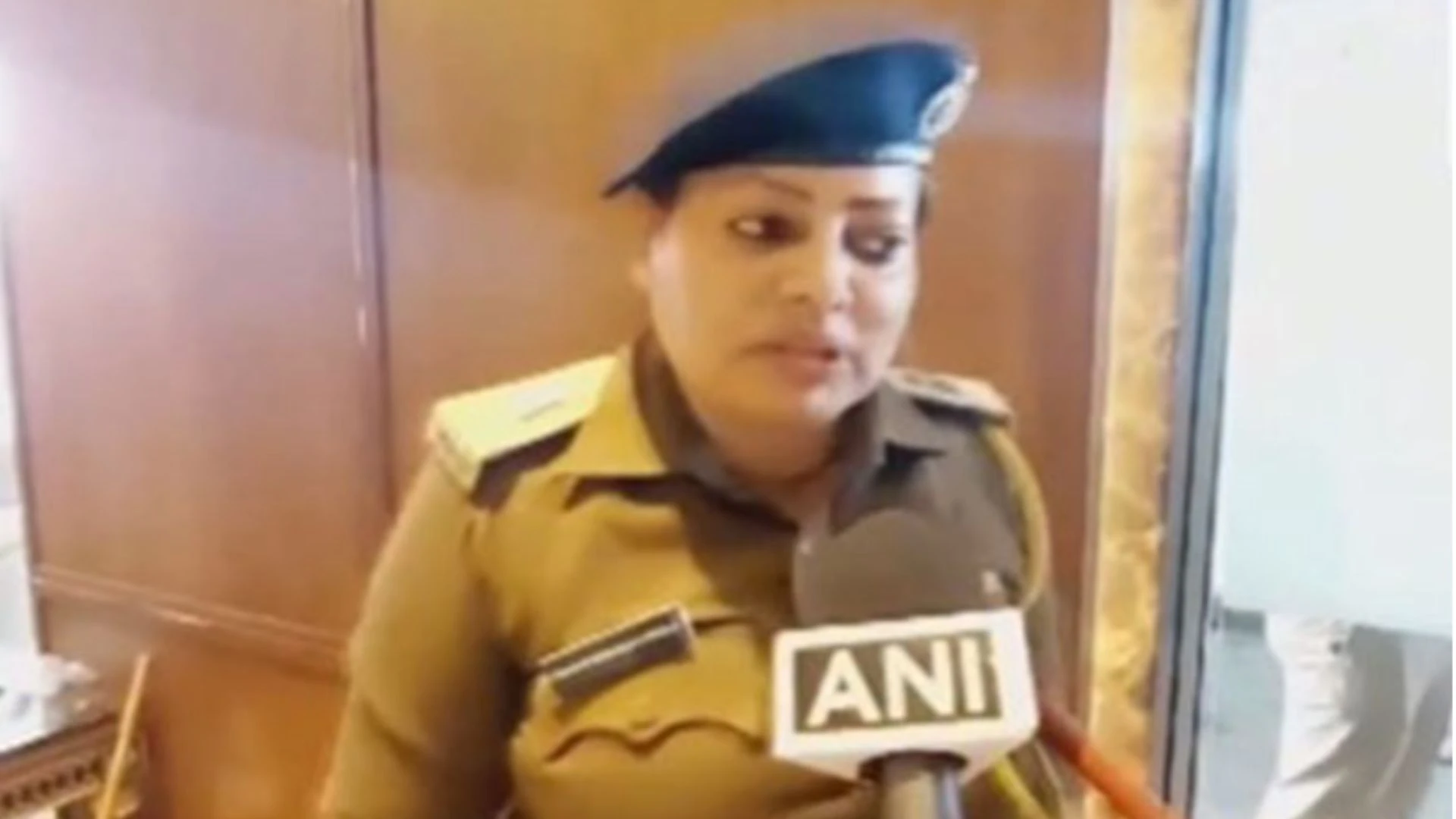 महाराष्ट्र चुनाव : होटल में पुलिस का 'वोट के बदले पैसा' विवाद पर छापा, EC ने मामले को लेकर क्या कहा?