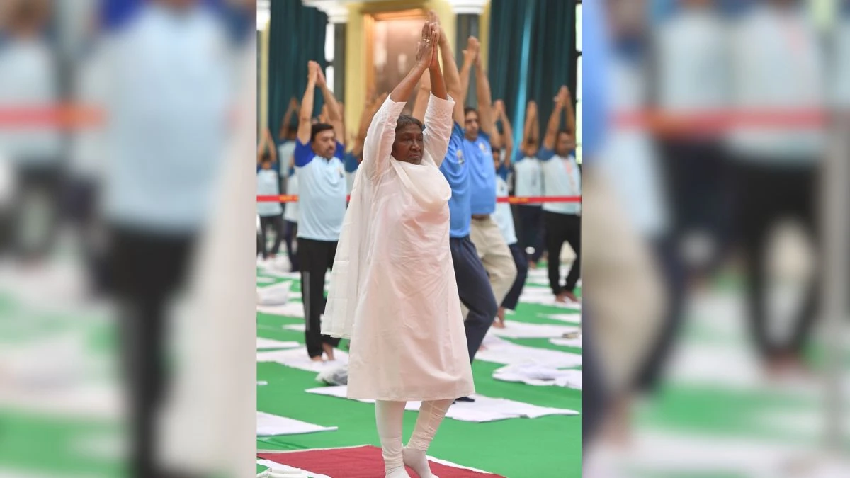 अंतर्राष्ट्रीय योग दिवस पर राष्ट्रपति मुर्मू ने किया योग, कहा- ये मानवता के लिए भारत का अनूठा उपहार है
