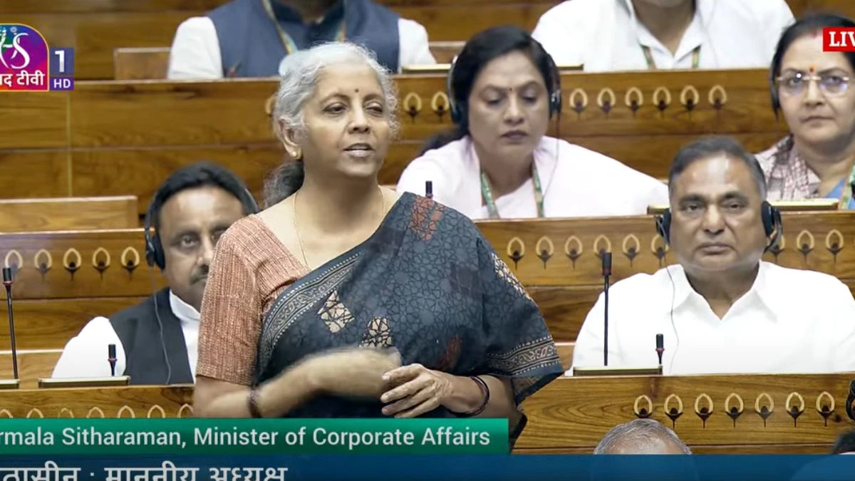निर्मला सीतारमण ने LS में आर्थिक सर्वेक्षण किया पेश- 63 क्राइम किए गैरअपराधीकरण, कंपनियों को होगा फायदा