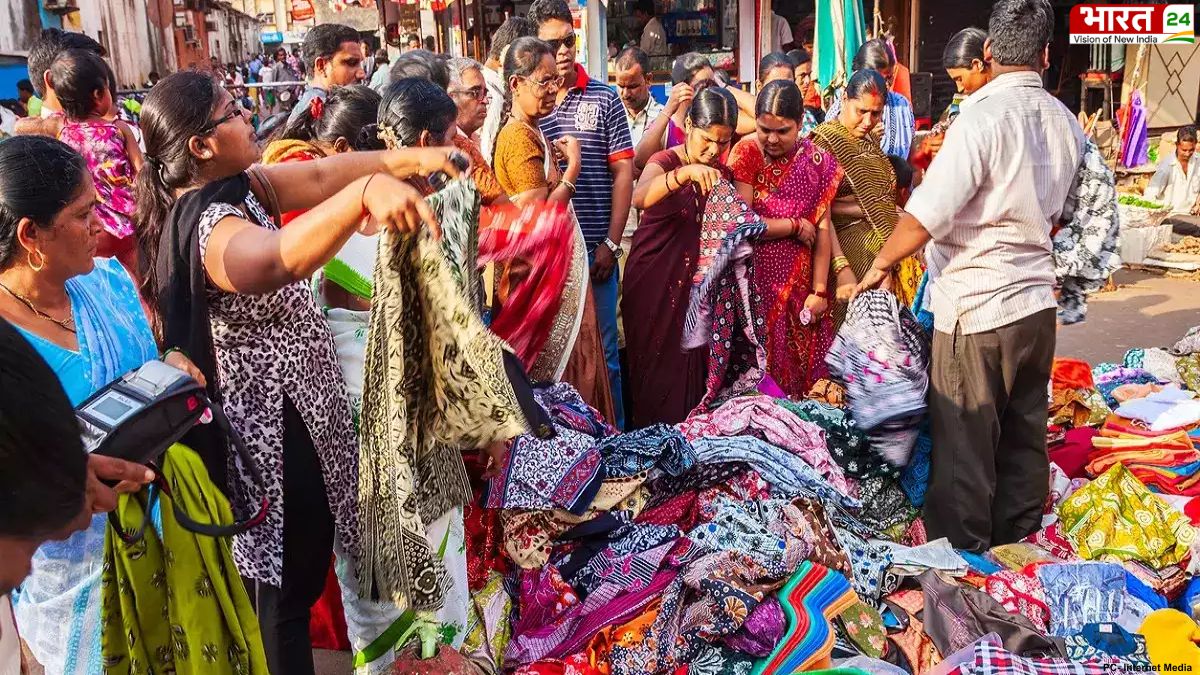 सरोजिनी ही नहीं... दिल्ली के इन बाजारों में भी मिलते हैं काफी सस्ते कपड़े, रेट जानकर हो जाएंगे हैरान