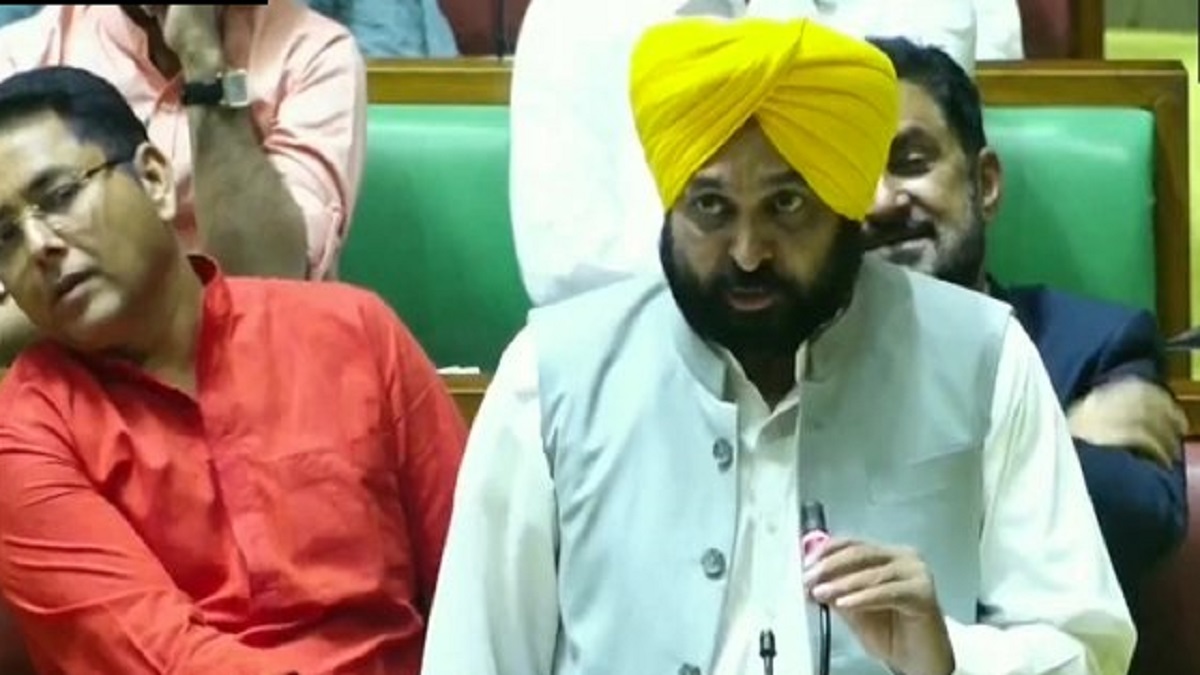 CM मान ने बाजवा पर कसा तंज, कहा- वह चाहें तो आधा घंटा कुर्सी पर बैठने की फीलिंग ले लें, जनता नहीं देने वाली