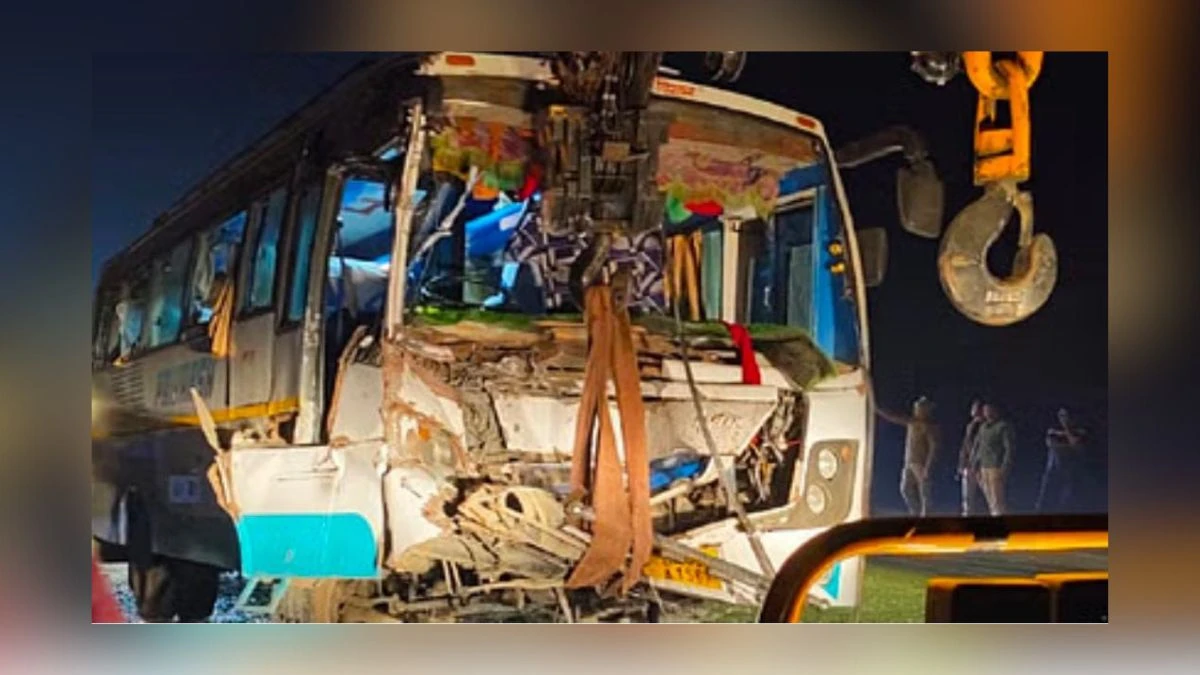 Major road accident in Kaushambi bus of devotees going to Maha Kumbh collided with trailer