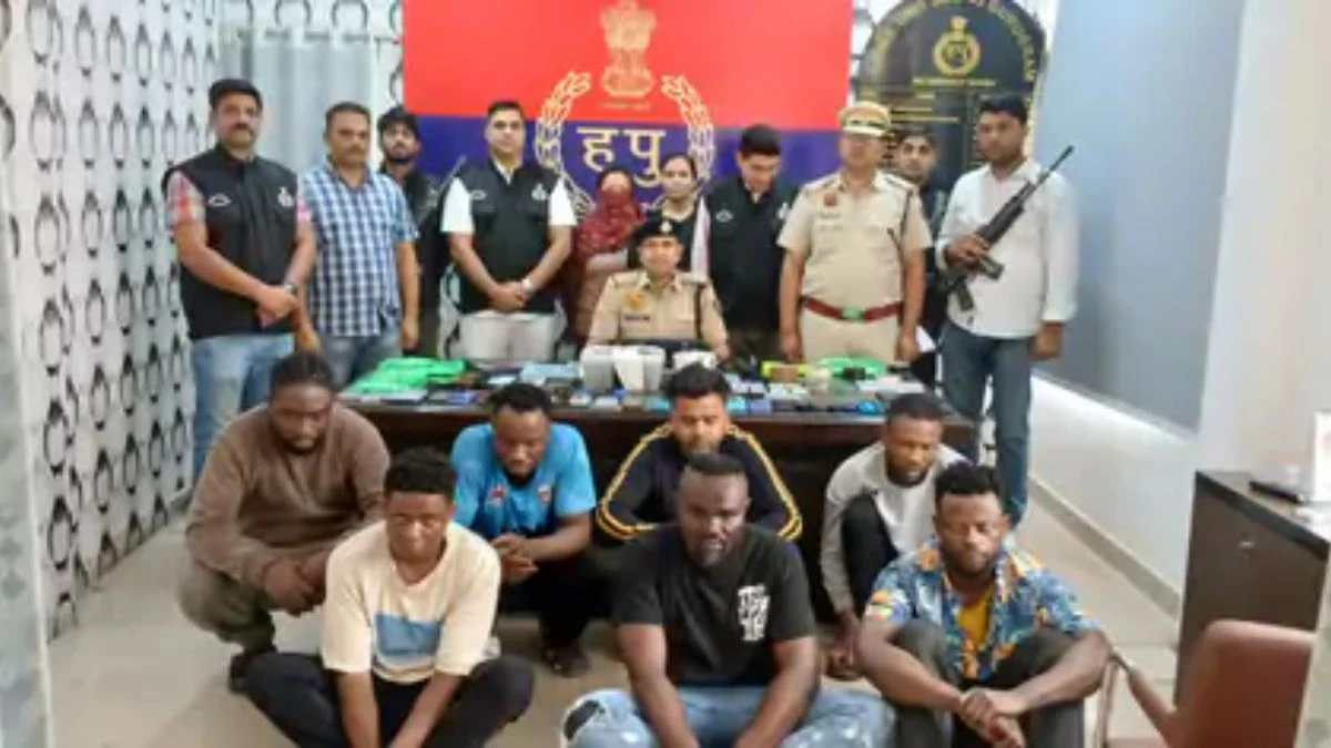 गुरुग्राम में पकड़े गए 8 इंटरनेशनल ड्रग तस्कर, इसमें 7 विदेशी नागरिक, 1 करोड़ की कोकीन और 42 मोबाइल बरामद