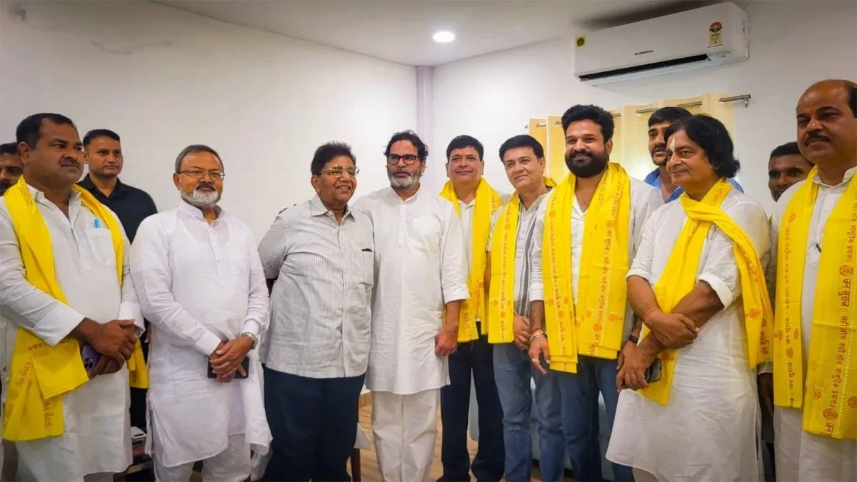 प्रशांत किशोर की जन सुराज में शामिल हुए भोजपुरी सिंगर रितेश पांडे, पूर्व IPS ने भी थामा दामन