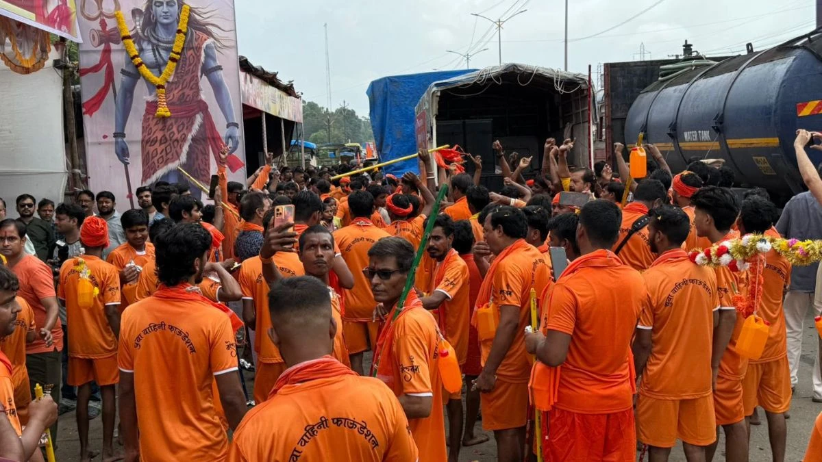 लाठी-हॉकी स्टिक पर बैन, कावड़ यात्रा के लिए जारी हुए सख्त आदेश; न मानने वालों पर होगी कार्रवाई