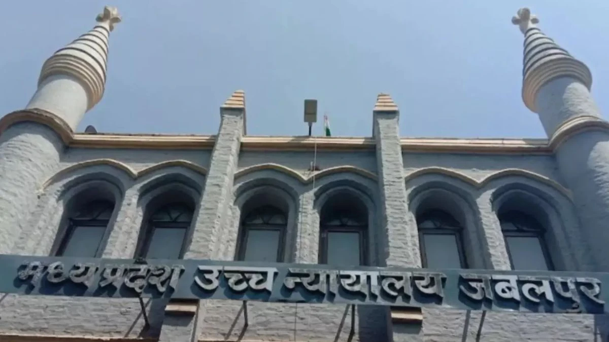 mp High Court sentenced the police station in-charge to plant 1000 fruit trees