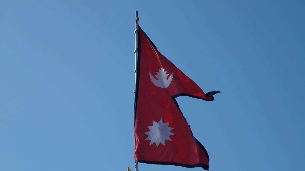 नेपाल में भारी बवाल के बीच एयरपोर्ट सेवाएं बंद, अफरा-तफरी के बीच सेना ने संभाली कमान