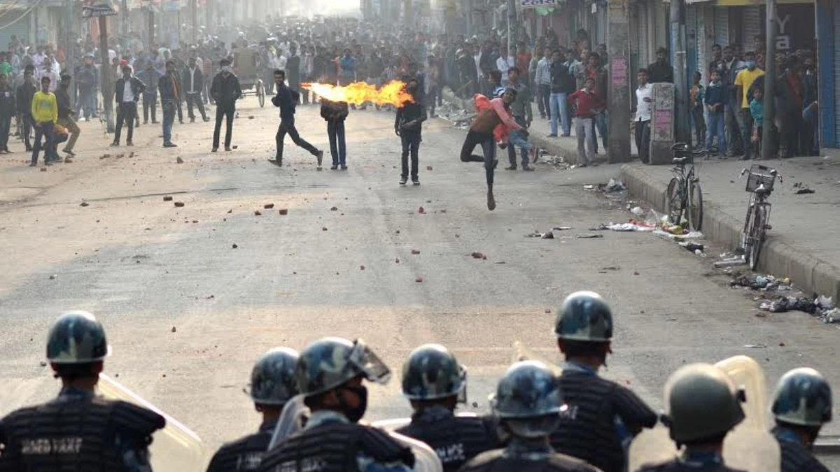 ओली के भारत आने से पहले ही हो गया तख्तापलट, नेपाल में कौन भड़का रहा आग, क्या है अमेरिका-चीन का रोल?