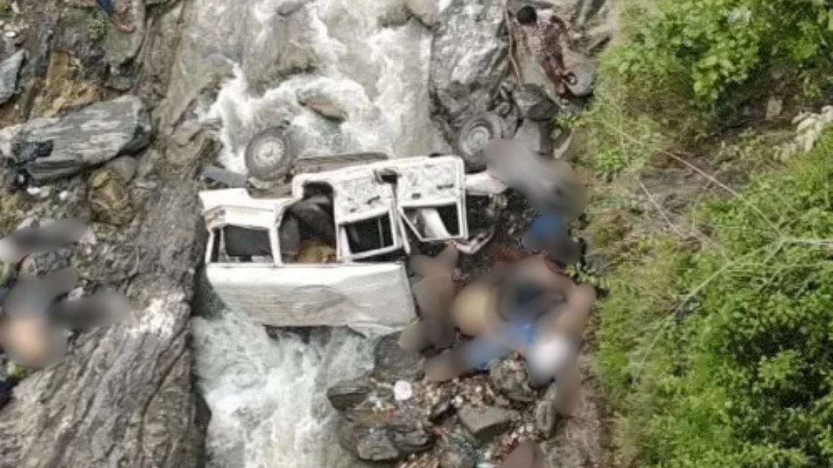 pithoragarh max jeep fell down in river 8 people died