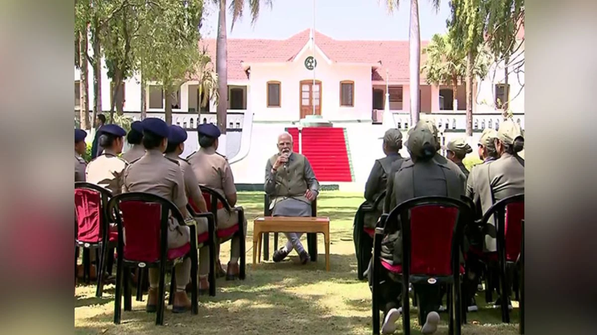 Gujarat PM Modi interacts with ground staff at Gir National Park on World Wildlife Day