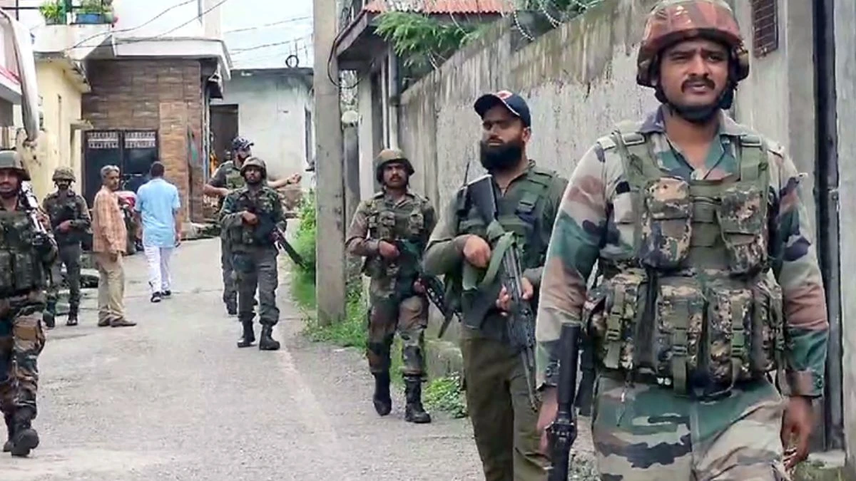 Major accident in Jammu and Kashmir army vehicle fell into a ditch 5 soldiers lost their lives