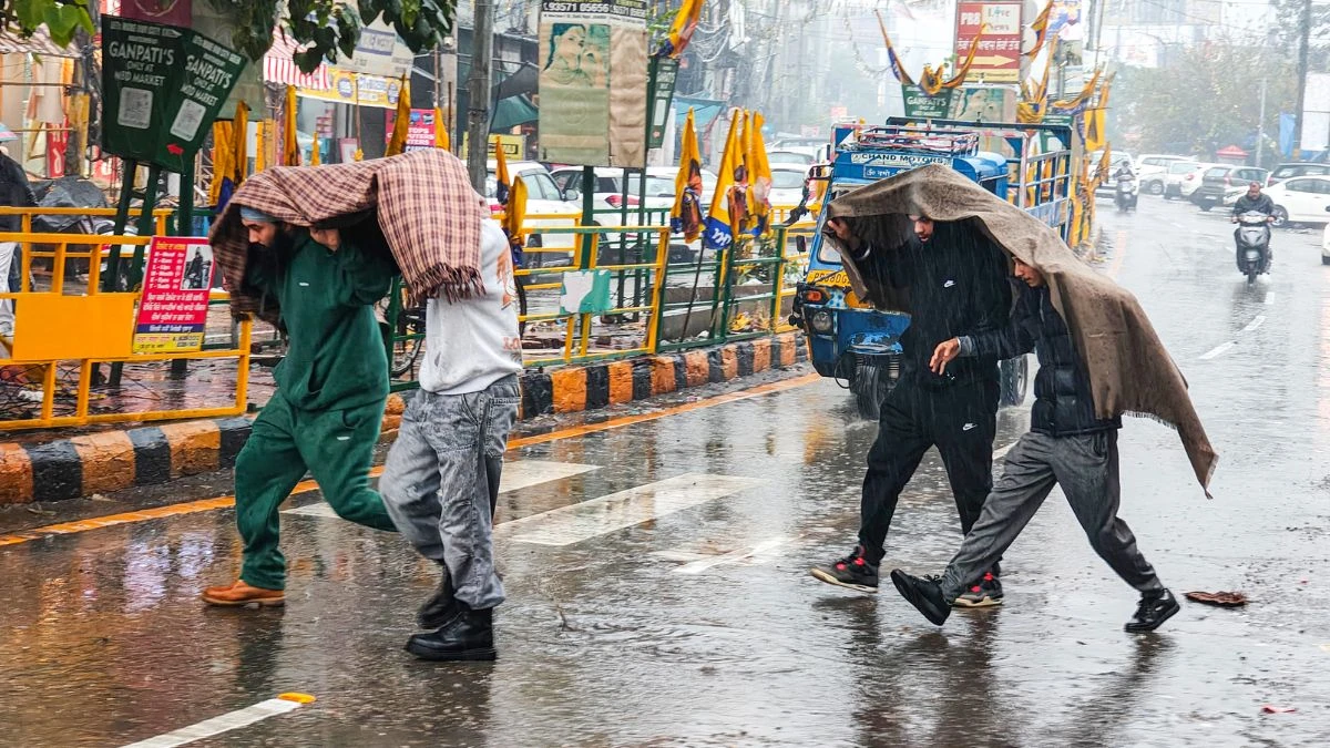 IMD forecast moderate rainfall accompanying thunderstorms in Uttar Pradesh