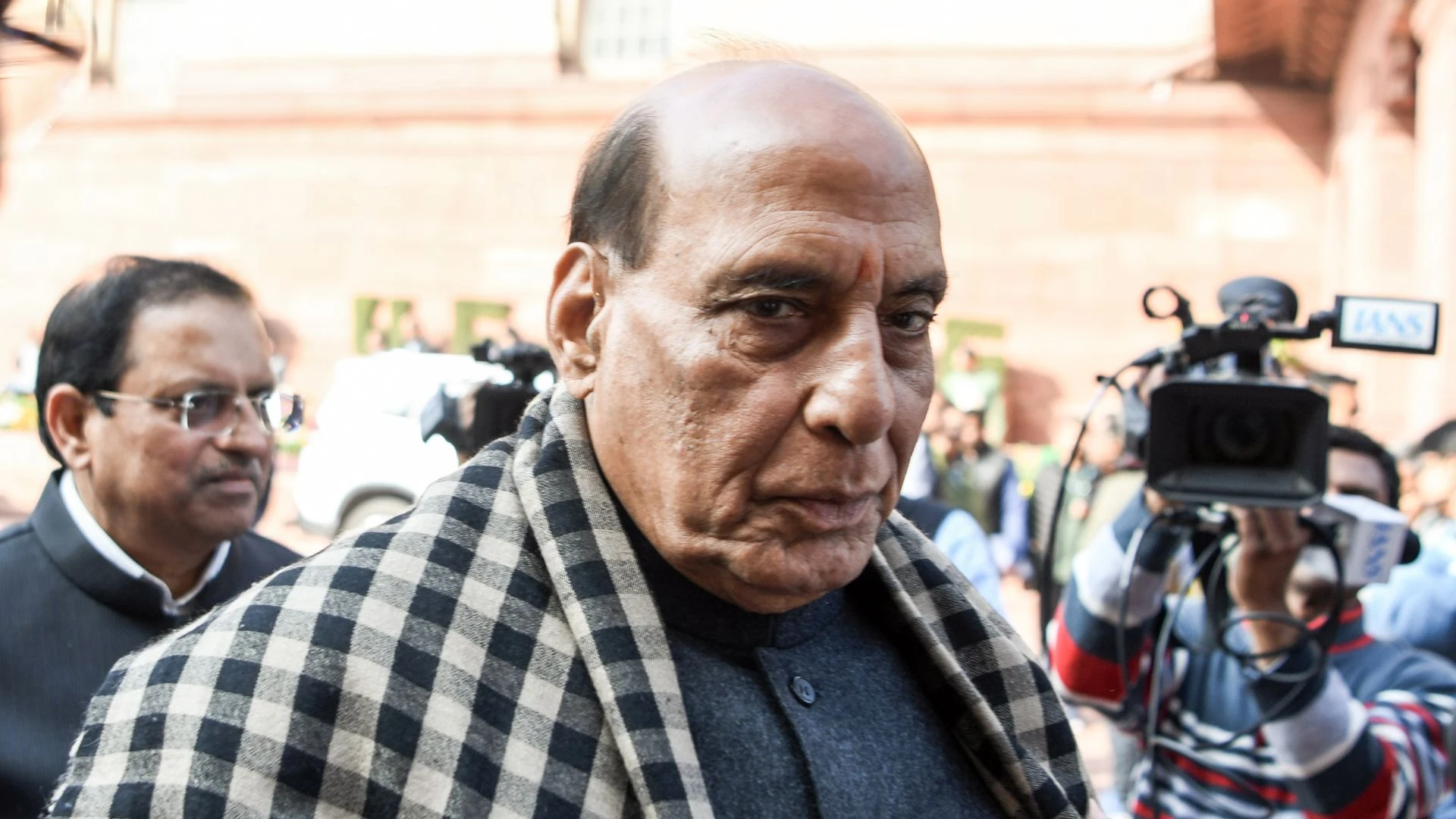 अब राहुल पर राजनाथ सिंह का वार, कहा— भारत के अंदर चीन के 'घुसे' होने का उनका आरोप झूठा