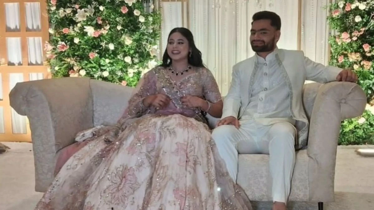 रिंकू सिंह प्रिया सरोज की सगाई की पहली फोटो, हाथ थामते ही सांसद के छलके आंसू; देखें VIDEO