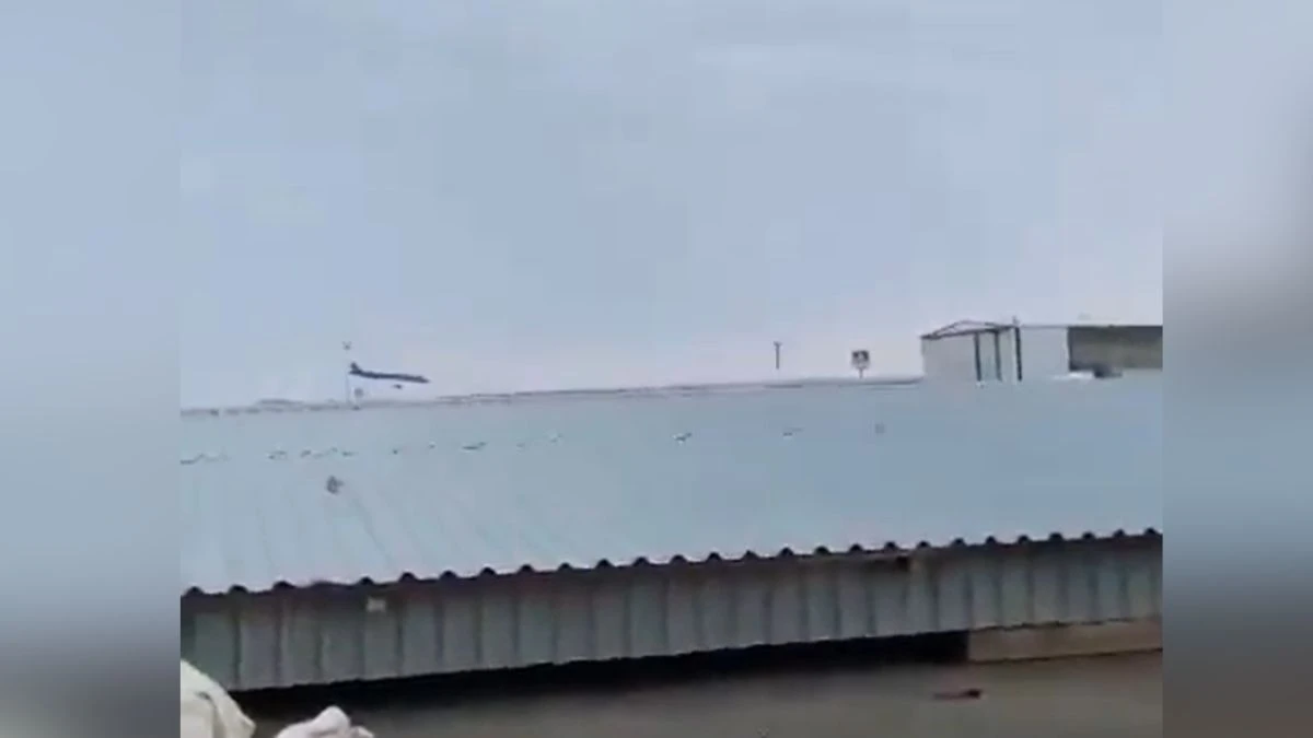 Plane going from Azerbaijan to Russia crashes in Kazakhstan