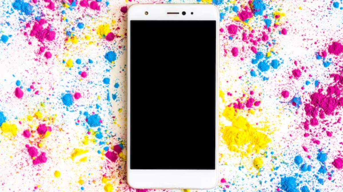 रंगों और पानी में नहीं भीगेगा आपका फोन अगर कर लिया आपने भी ये उपाय, पहले ही कर लीजिए नोट