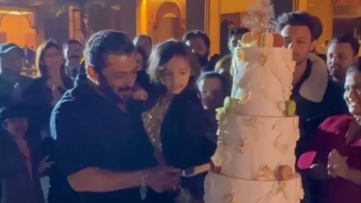 Salman Khan celebrates 59th birthday with Ambani family in Jamnagar pictures go viral