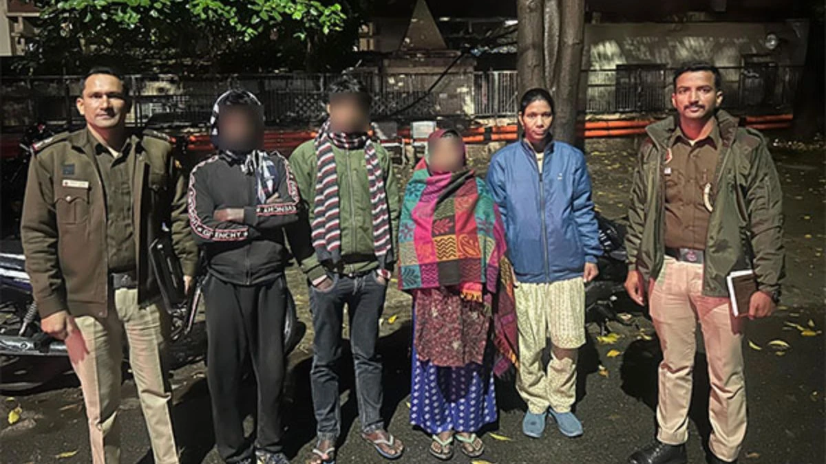 Delhi Police took action against illegal immigrants and sent 8 Bangladeshis to their country