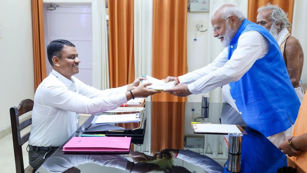 वाराणसी से नामंकन दाखिल करने के बाद PM Modi का पहला ट्वीट, कहा- काशी के मेरे परिवारजनों का हृदय से आभार