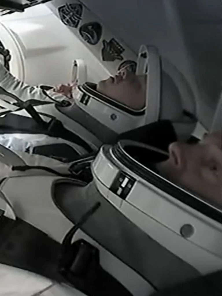 सुनीता विलियम्स ने धरती पर कैसे रखा पहला कदम? देखिए फोटोज सुनीता विलियम्स ने धरती पर कैसे रखा पहला कदम? देखिए फोटोज