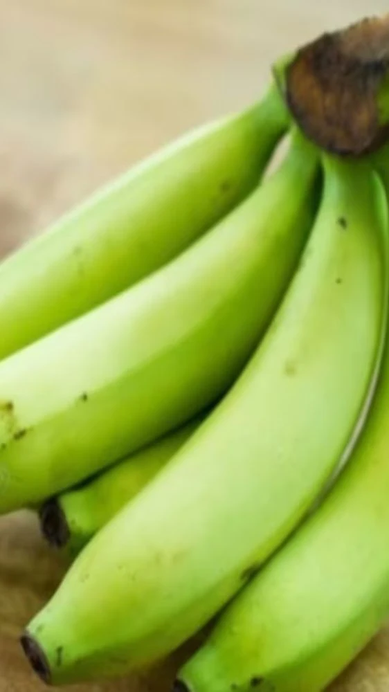 Health Benefits: कच्चे केले खाने से शरीर को मिलेंगे दमदार फायदे, जानें कैसे