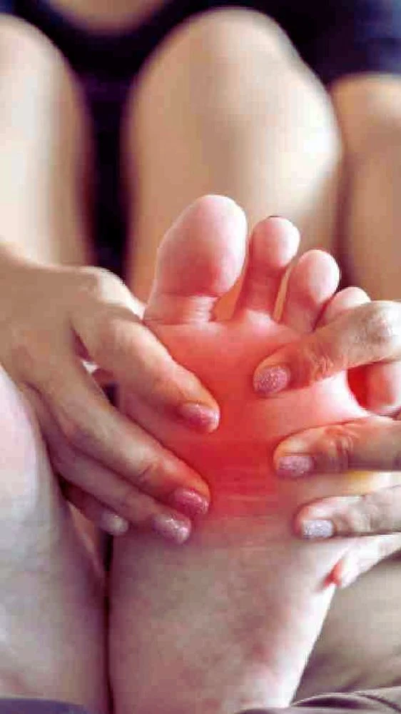 Health Benefits: यूरिक एसिड की समस्या से हैं परेशान, तो इन चीजों से बना ले दूरी
