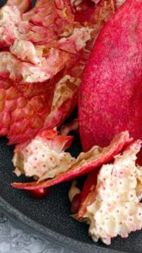 अनार खाने के बाद मत फेंकिए छिलका, बेकार नहीं होते हैं कई फायदे