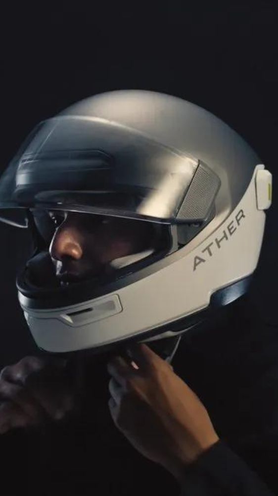 Ather ने लॉन्च किया शानदार हेल्मेट, लेकिन कीमत जानकर उड़ जाएंगे आपके होश Ather ने लॉन्च किया शानदार हेल्मेट, लेकिन कीमत जानकर उड़ जाएंगे आपके होश