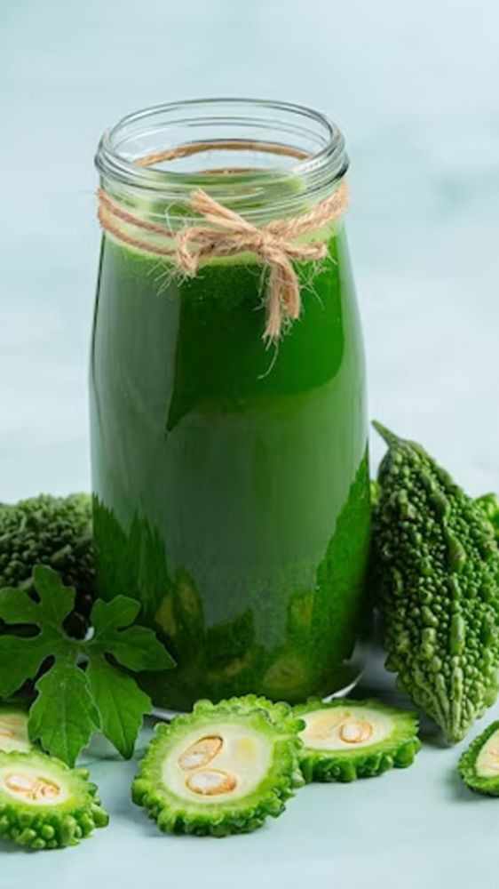 करेले की पत्ति के जूस का करें सेवन, त्वचा होगी बेदाग