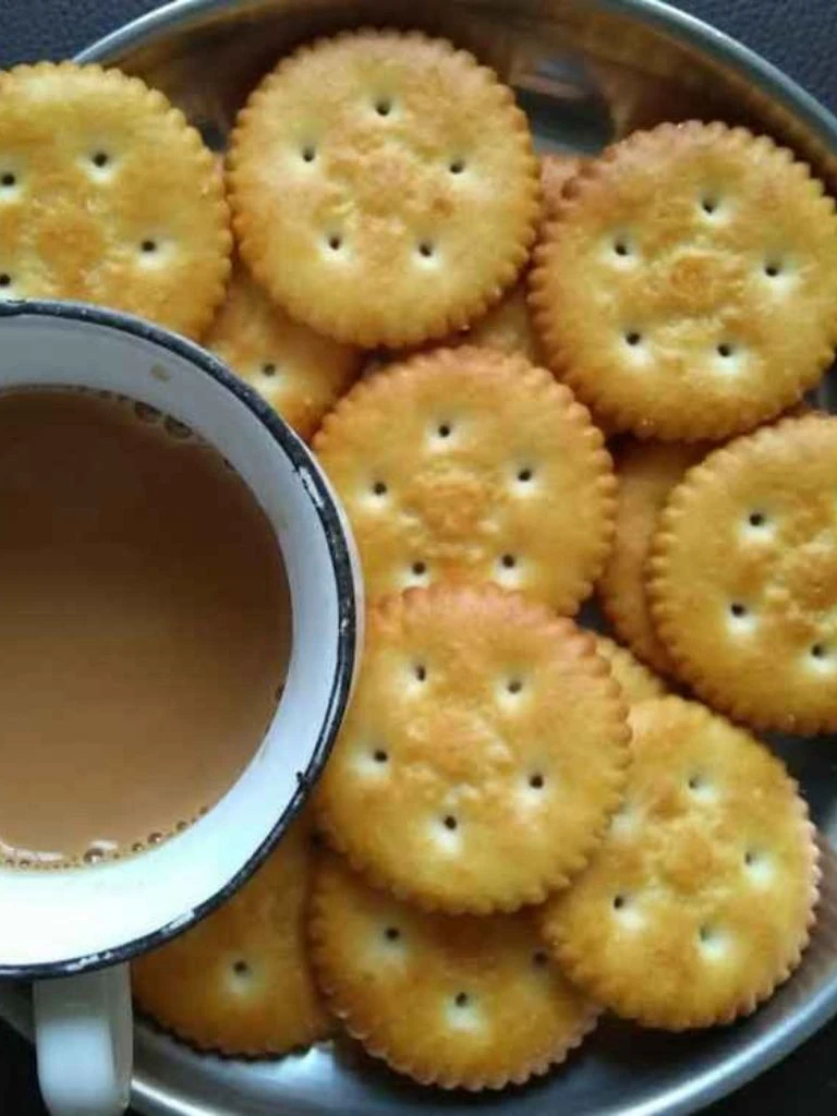 क्या आप चाय के साथ बिस्किट खाने के आदी हैं? जान लें इसके नुकसान क्या आप चाय के साथ बिस्किट खाने के आदी हैं? जान लें इसके नुकसान