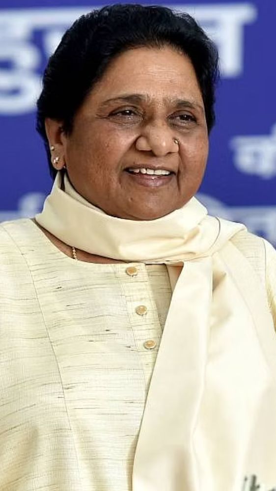 टीचर से उत्तर प्रदेश की सीएम बनीं मायावती के बारे में 5 बातें टीचर से उत्तर प्रदेश की सीएम बनीं मायावती के बारे में 5 बातें