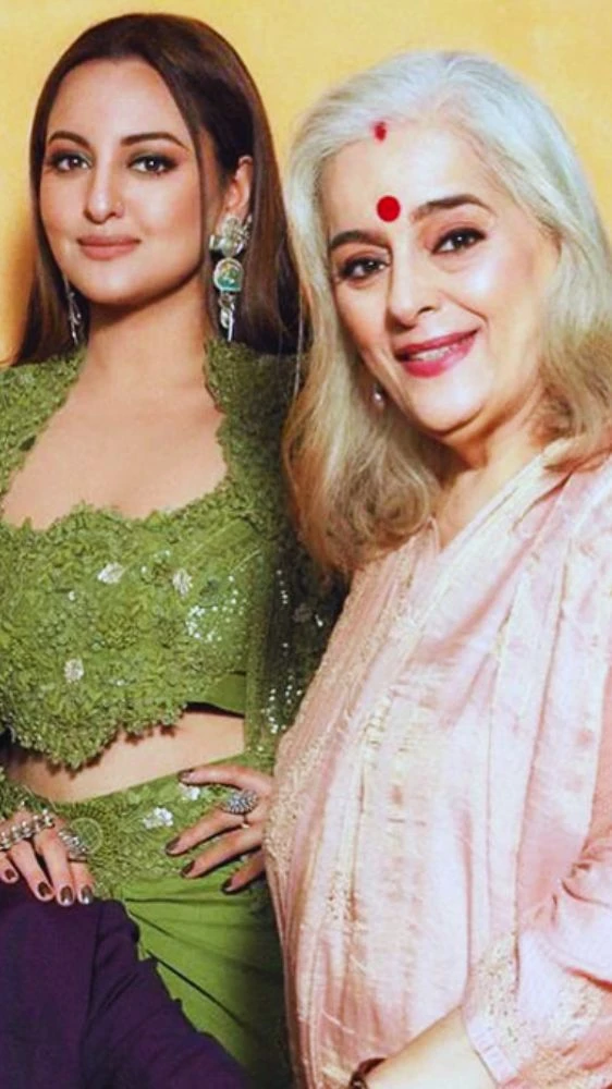 सोनाक्षी से पिता के बाद अब मां हुई नाराज, जानें क्या है मामला