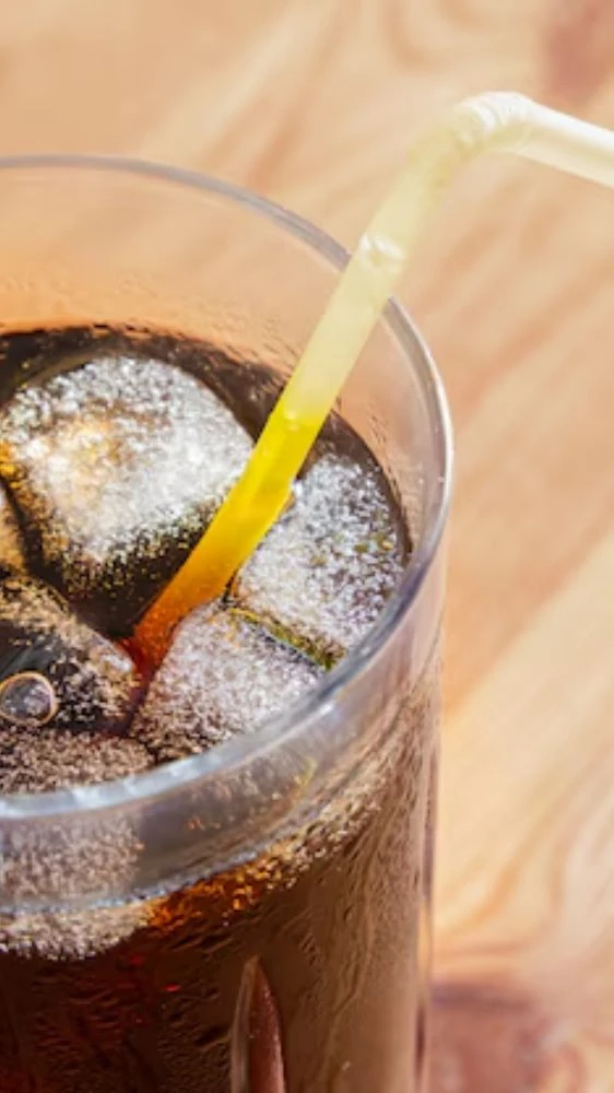 कोल्ड ड्रिंक्स पीना पसंद है तो एक बार जान ले ये नुकसान