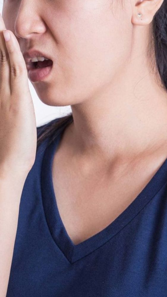 मुंह की बदबू सिर्फ 5 मिनट में होगी गायब, करें ये उपाय