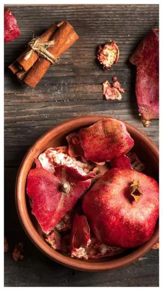 अनार खाने के बाद मत फेंकिए छिलका, बेकार नहीं होते हैं कई फायदे