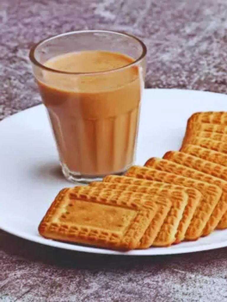 क्या आप चाय के साथ बिस्किट खाने के आदी हैं? जान लें इसके नुकसान क्या आप चाय के साथ बिस्किट खाने के आदी हैं? जान लें इसके नुकसान