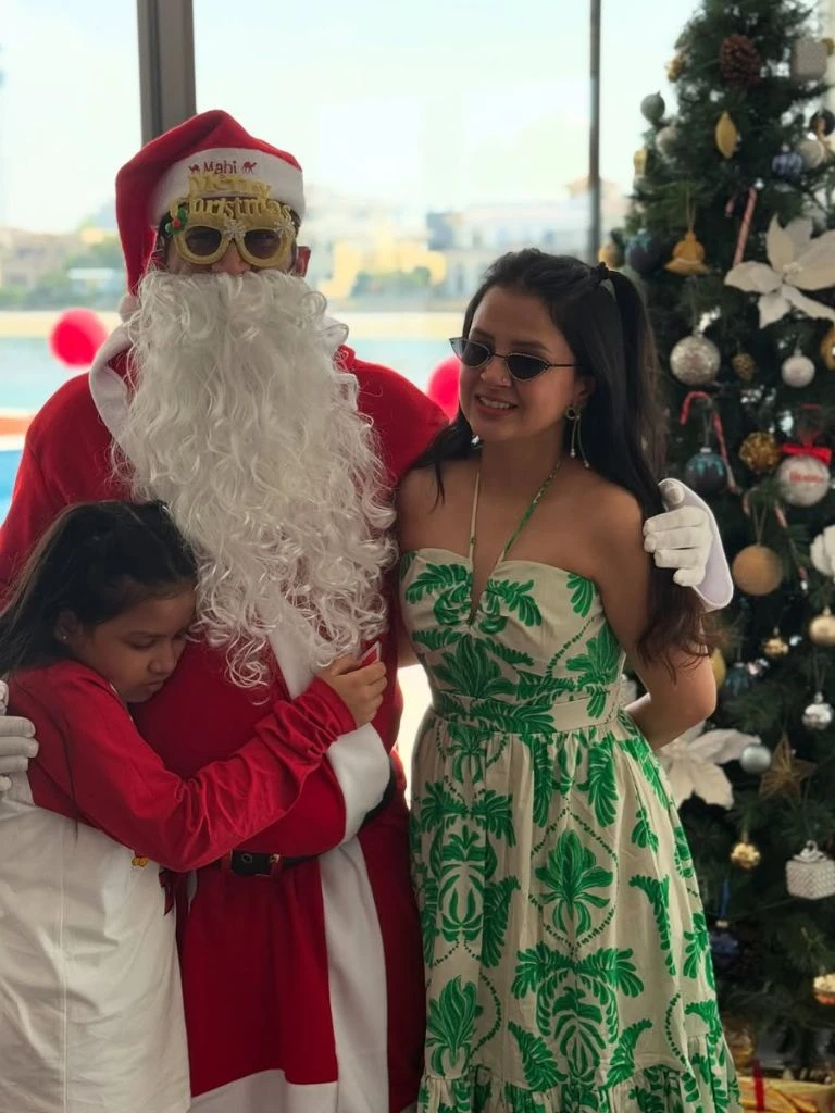 धोनी ने सैंटा क्लॉज बनकर खिंचवाई फोटोज, उनकी पत्नी ने सोशल मीडिया पर किया शेयर