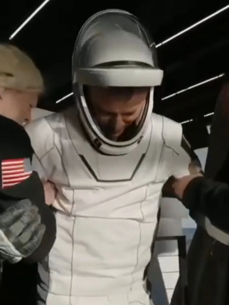 सुनीता विलियम्स ने धरती पर कैसे रखा पहला कदम? देखिए फोटोज सुनीता विलियम्स ने धरती पर कैसे रखा पहला कदम? देखिए फोटोज