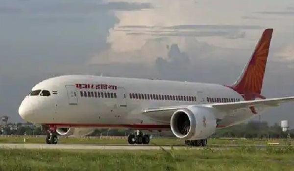 Air India peeing Case: वकील का दावा-महिला को मुआवजे के तौर पर 15 हजार का किया था भुगतान