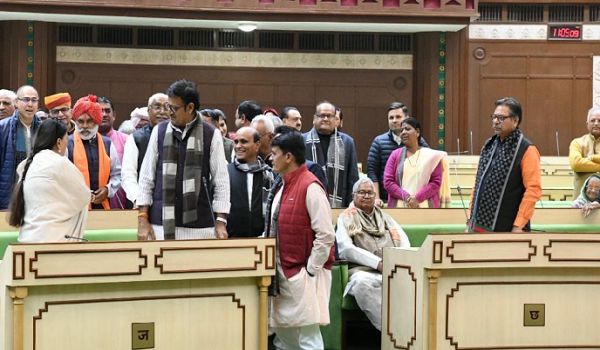 Rajasthan Assembly Budget Session : विधानसभा की एक दिलचस्प तस्वीर ! सोशल मीडिया पर लोग तस्वीर देख रख रहे अपने-अपने विचार