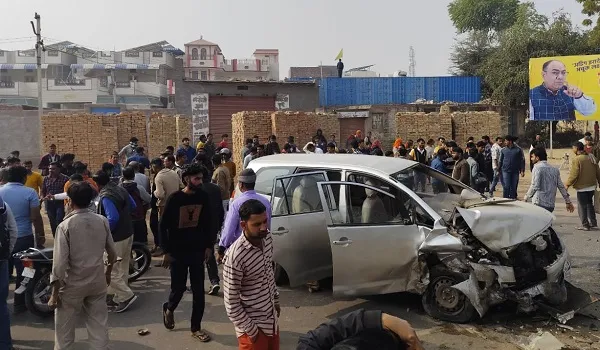 Road Accident: बीकानेर के गंगाशहर रोड पर दो कारों के बीच भिड़ंत, 1 की मौत, 7 लोग घायल