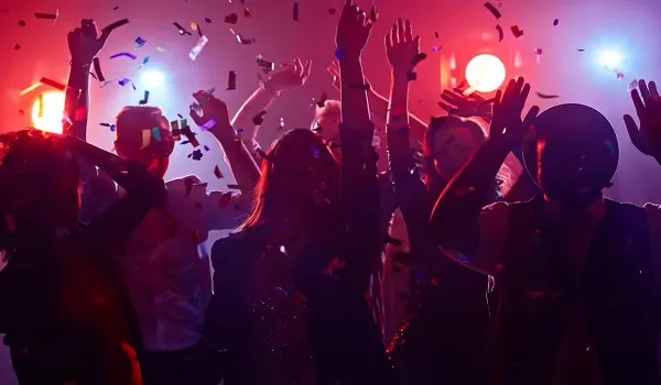 HAPPY NEW YEAR 2026: देश-दुनिया में नये साल के आगाज का जश्न , कहीं आतिशबाजी तो कहीं म्यूजिक और डांस में झूमते लोग