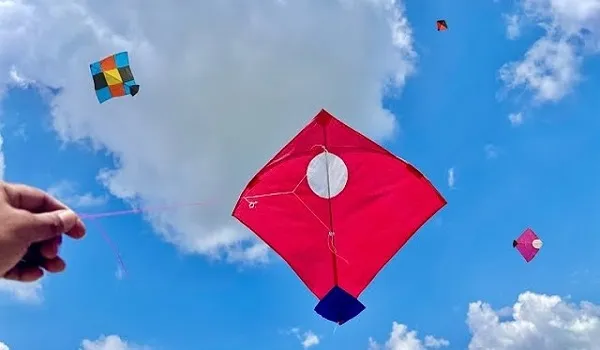 मकर संक्रांति पर पतंगबाजी के लिए जयपुरराइट्स तैयार, जगह-जगह जमकर हो रही पतंगों-डोर की बिक्री