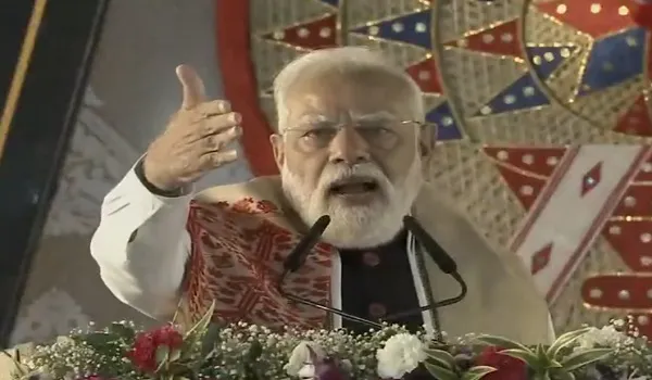 कलियाबोर में पीएम मोदी ने 2 नई अमृत भारत एक्सप्रेस ट्रेनों को दिखाई हरी झंडी, कहा- ये धरती वीरों की धरती है