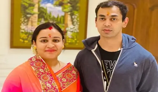 मुलायम के छोटे बेटे प्रतीक यादव अपर्णा यादव को देंगे तलाक, कहा- वो सिर्फ फेमस और प्रभावशाली बनना चाहती है