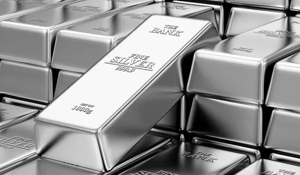 चांदी फिर चांद के पार, एक किलो चांदी के भाव 4 लाख रुपए के पार पहुंचा